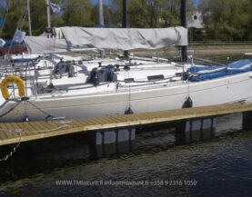 Käveltävät venepuomit www.TMlaiturit.fi info@topmarinelaiturit.fi +358 9 2316 1050