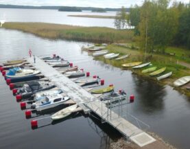 Niinistön raskasponttonilaituri venepuomilla