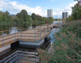 Riga Zunds betoniponttonilaituri puukannella