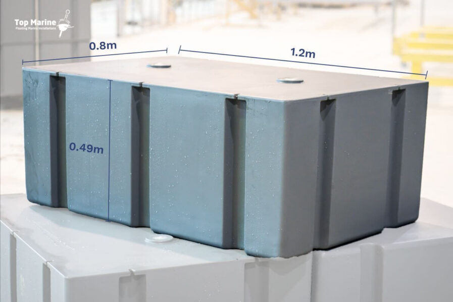 450 l EPS-täytteinen muovinen ponttooni laiturikäyttöön, mitat 0,8 x 1,2 m, korkeus 0,49 m