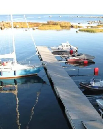 Kelnasen modernit betoniponttoonilaiturit