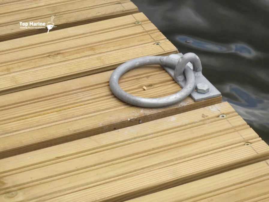 veneen kiinnitysrengas ponttonilaiturissa