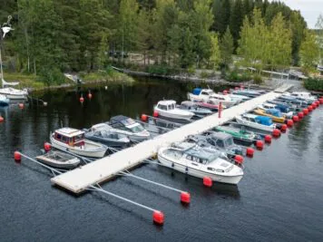 Vaherin venesatama veneaisat ja ponttonilaituri