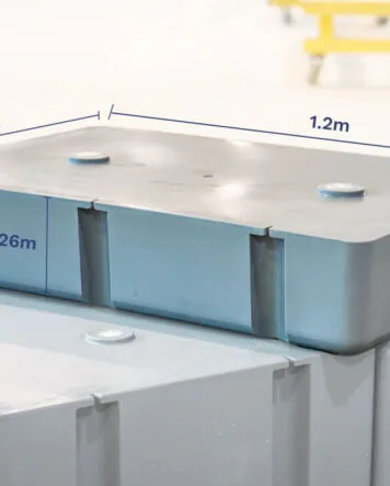 220 l muovinen ponttooni laiturikäyttöön, mitat 0,8 x 1,2 m, korkeus 0,26 m